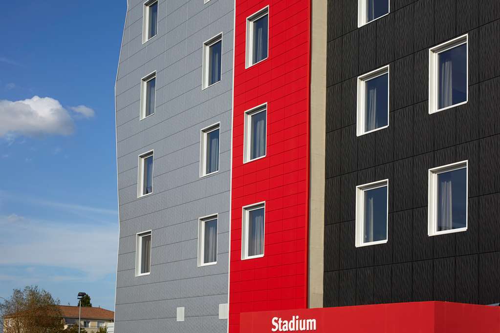 Kyriad Lyon Est Stadium Eurexpo Meyzieu Buitenkant foto
