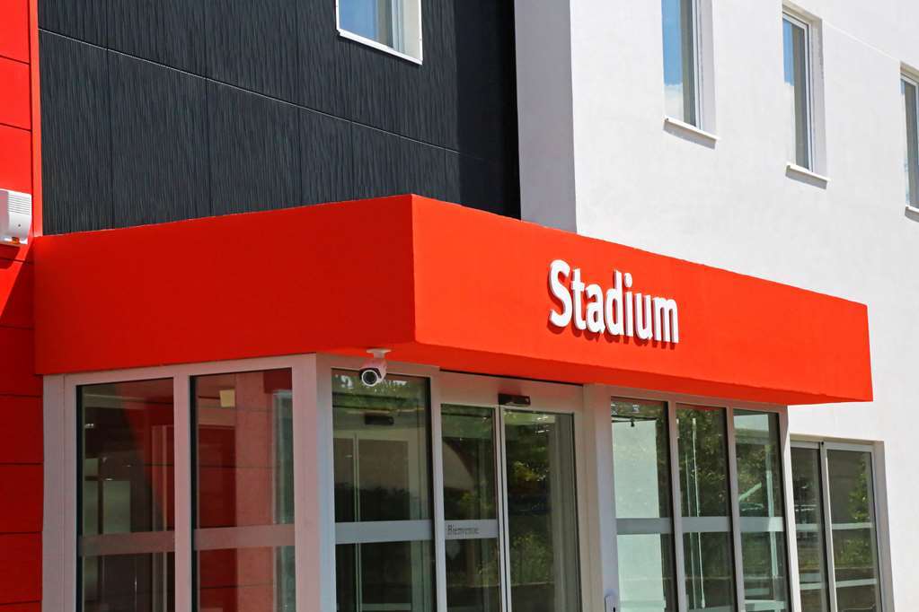Kyriad Lyon Est Stadium Eurexpo Meyzieu Buitenkant foto